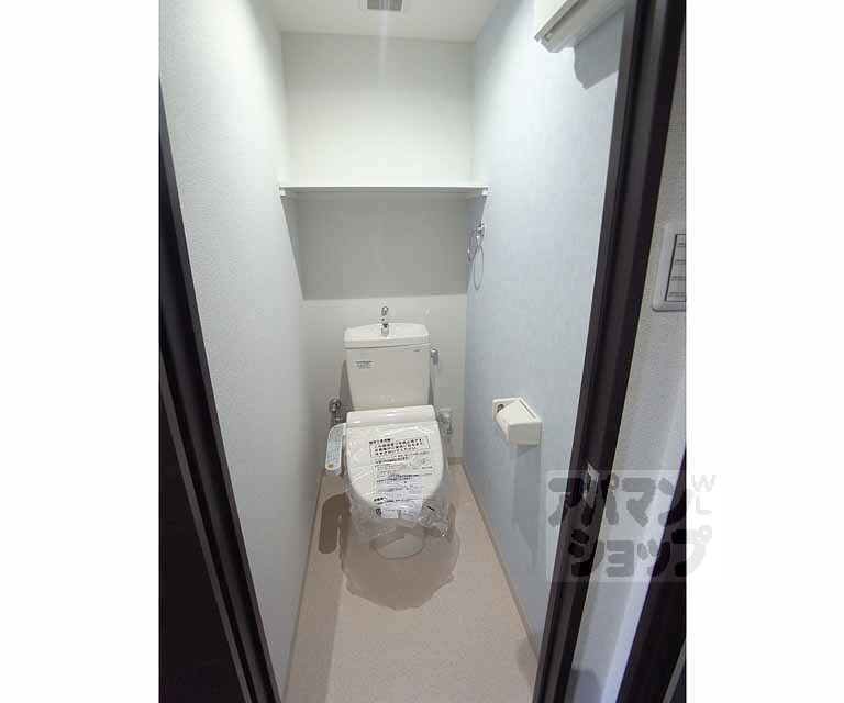 トイレ　トイレにも収納あります！