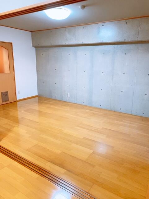 ＪＲ豊肥本線 東海学園前駅 徒歩16分 6階建 築23年の居間写真