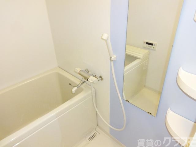 バス・シャワールーム　お風呂とトイレは別です。