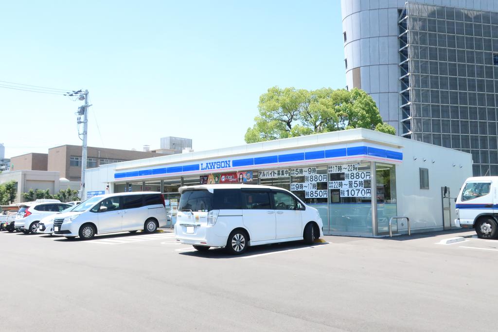 コンビニ　ローソン丸亀土器町東八丁目店（コンビニ）まで827m
