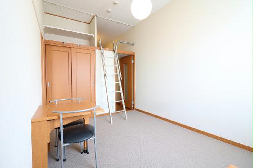 居室・リビング　人気のロフトタイプ！お部屋が広々使えて便利です！