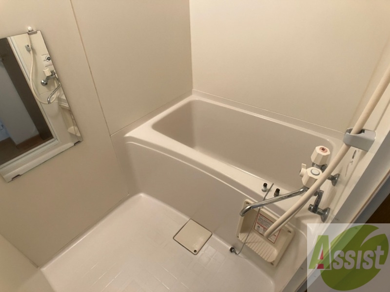 バス・シャワールーム　ユニットバスです。疲れを癒すのに欠かせませんね！