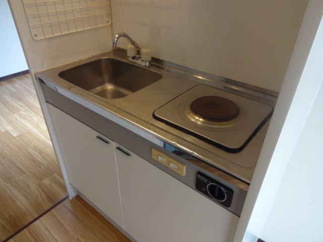 キッチン　一口電気コンロあります