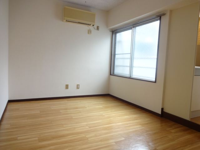 居室・リビング　明るい室内