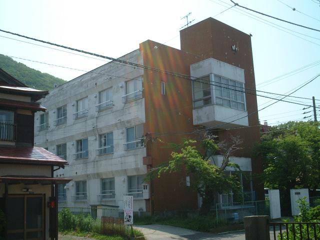 函館市元町のマンションの建物外観