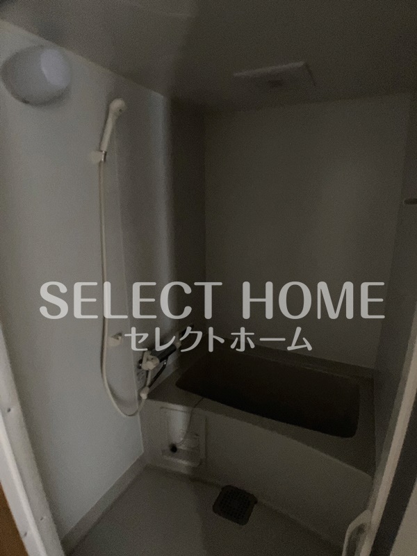 バス・シャワールーム　コンパクトで使いやすいお風呂です