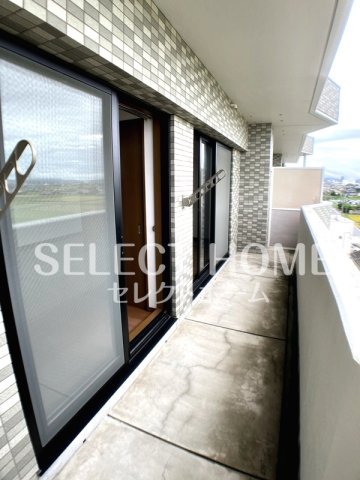 バルコニー　バルコニーからの眺めを楽しみながら食事をしませんか