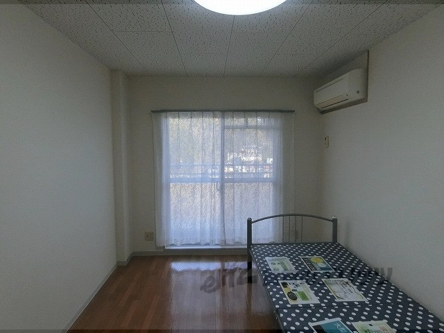 居室・リビング　一人暮らしにはちょうど良い広さです。