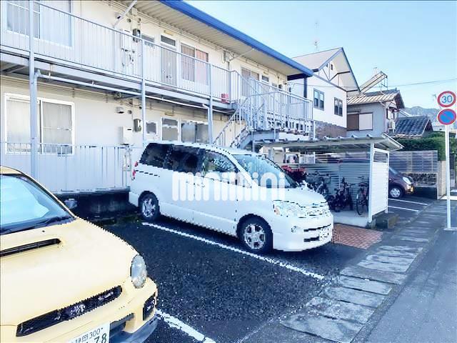 【四季ハイツの駐車場】