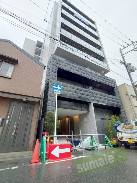 大阪市大正区三軒家東のマンションの建物外観