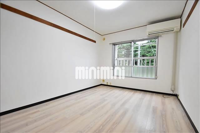 居室・リビング　明るい日差しが入るお部屋です