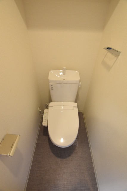 地下鉄御堂筋線 東三国駅 徒歩9分 12階建 築7年のトイレ写真