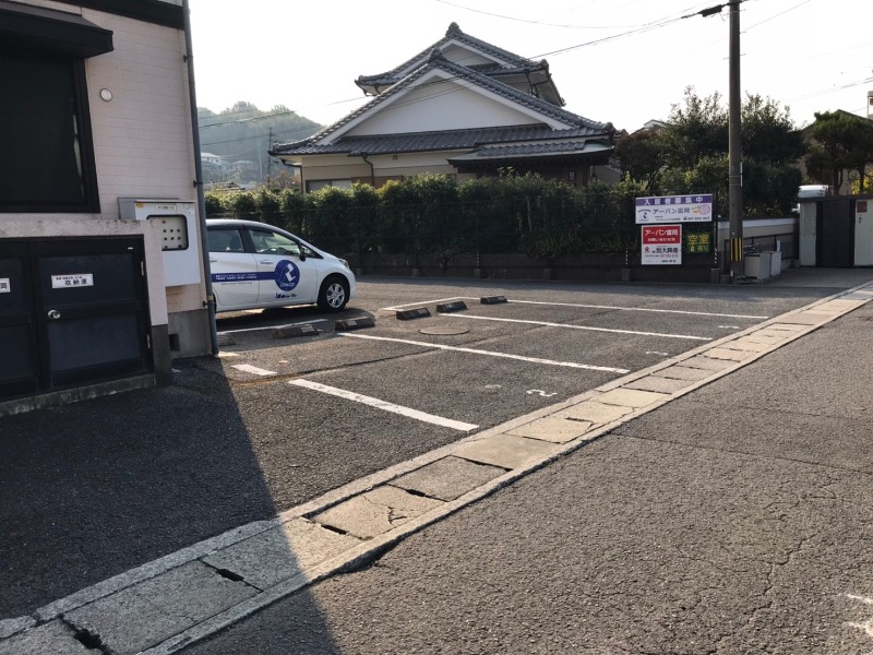 【アーバン富岡Cの駐車場】