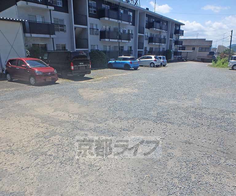 【京都市左京区岩倉花園町のマンションの駐車場】