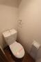 トイレ　同物件別号室の写真
