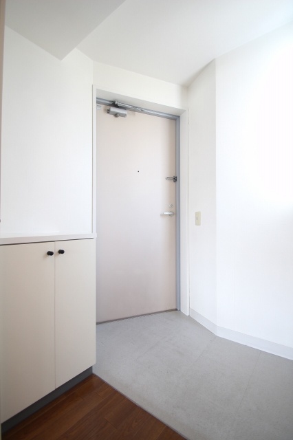 玄関　同物件別号室の写真