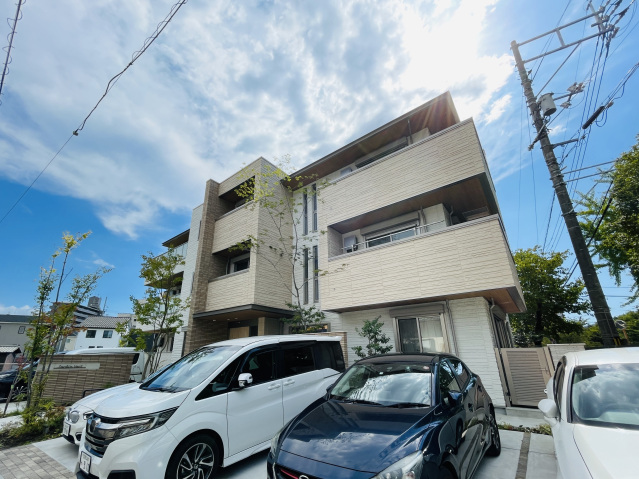 【広島市安佐南区西原のマンションの建物外観】