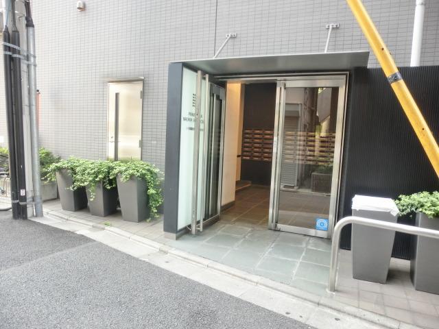 【荒川区荒川のマンションのエントランス】