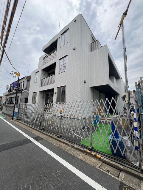 【杉並区下高井戸のマンションのエントランス】