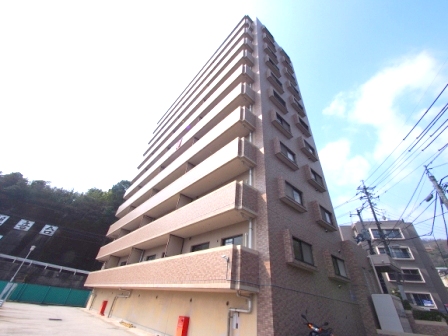 広島市西区三滝本町のマンションの建物外観