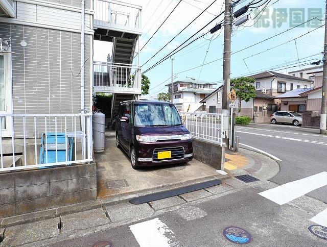 【ＮＢホームズ鴨宮の駐車場】