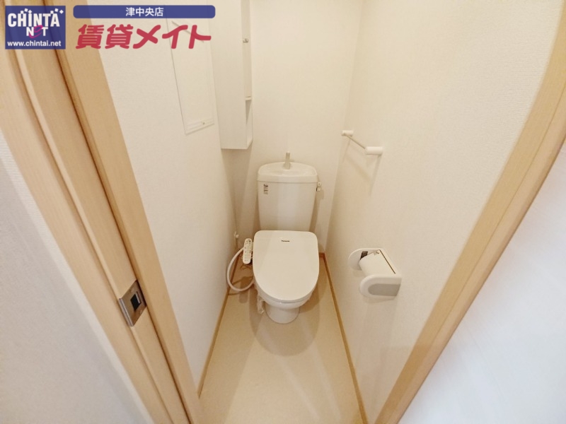 トイレ　同物件別室の画像です