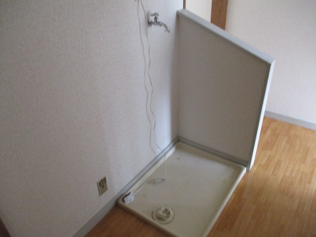 その他　室内洗濯機置き場。防水パン付き。