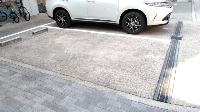 【豊中市曽根東町のアパートの駐車場】