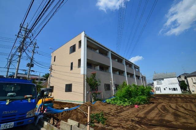 朝霞市仲町のマンションの建物外観