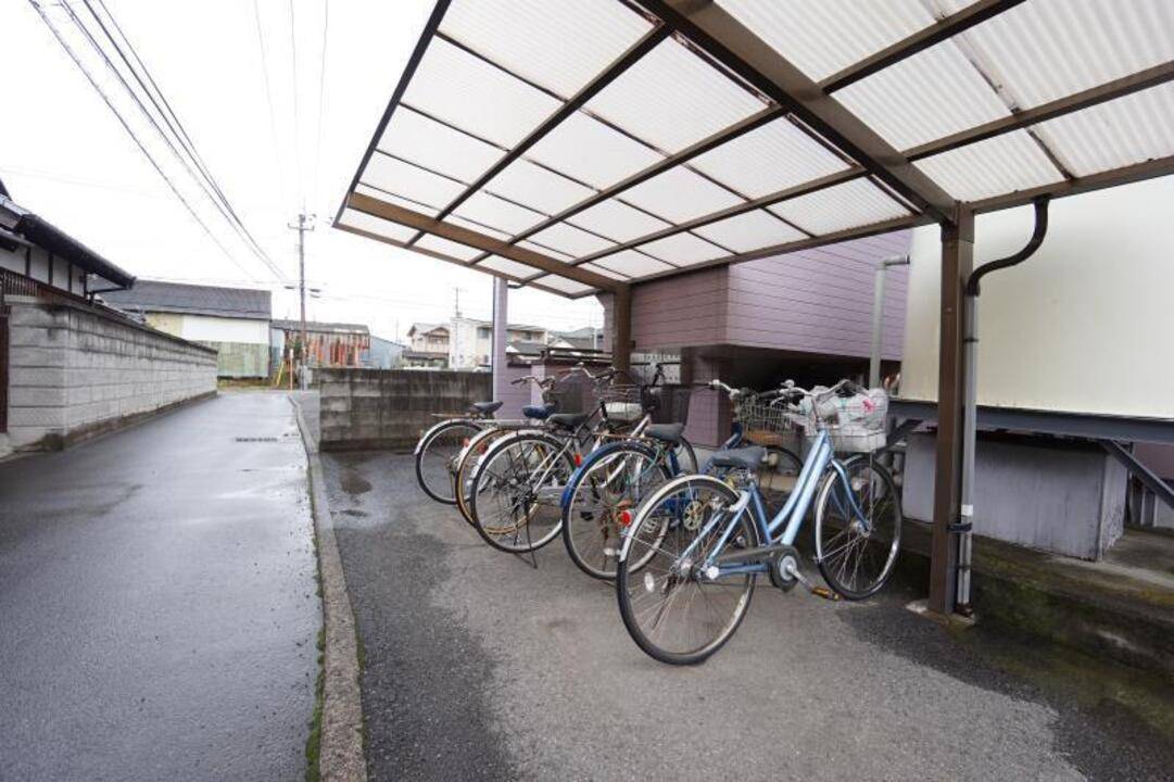 【松山市福音寺町のマンションの駐車場】