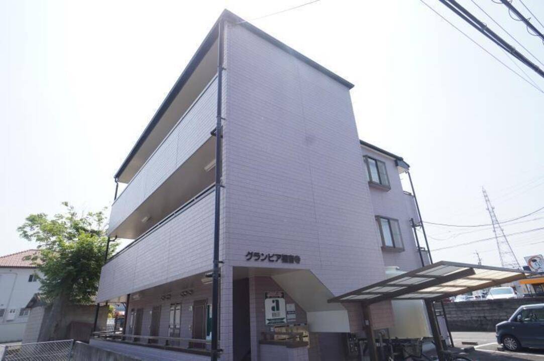 【松山市福音寺町のマンションの建物外観】