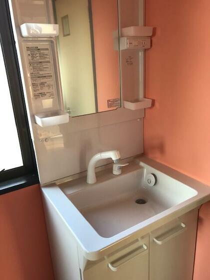 洗面設備　シャワー付洗面化粧台