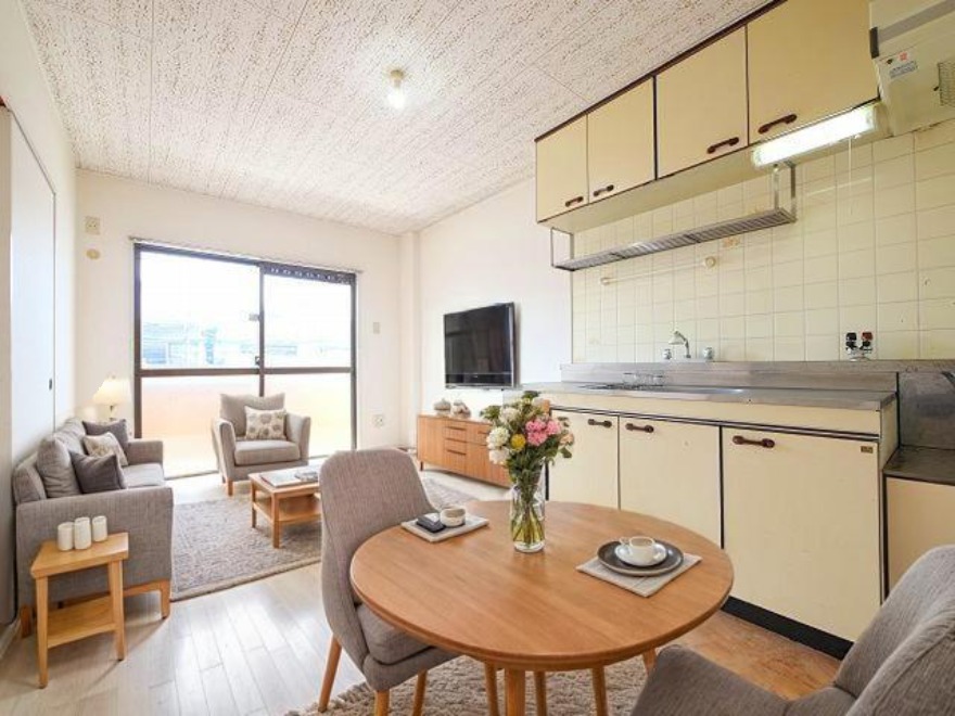 居室・リビング　CGで家具等を配置したもので家具等は含まれません