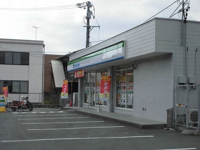 コンビニ　ファミリーマート静岡昭府町店（コンビニ）まで750m