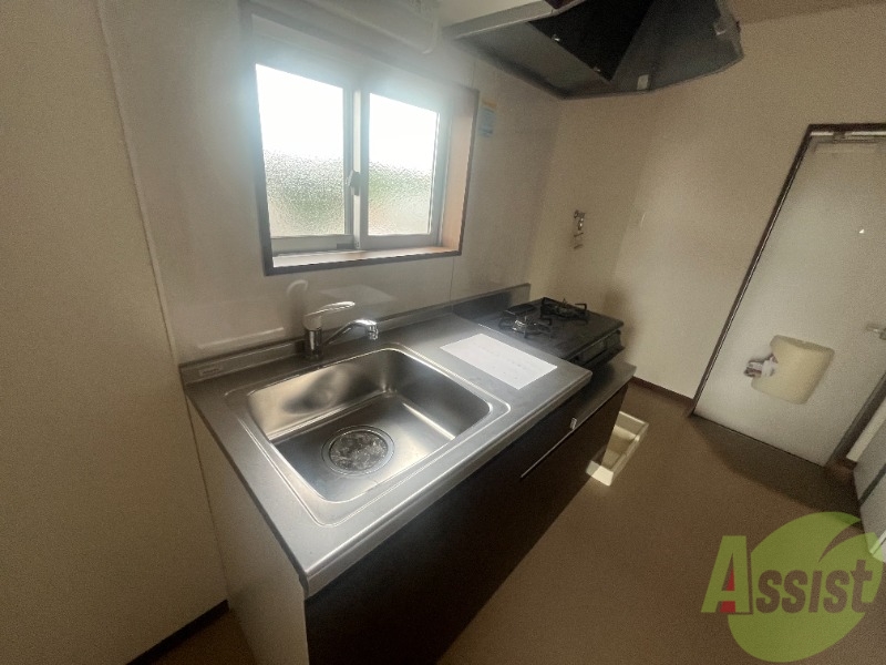 キッチン　キッチンはシックなデザインでした。洗い場も大きい。