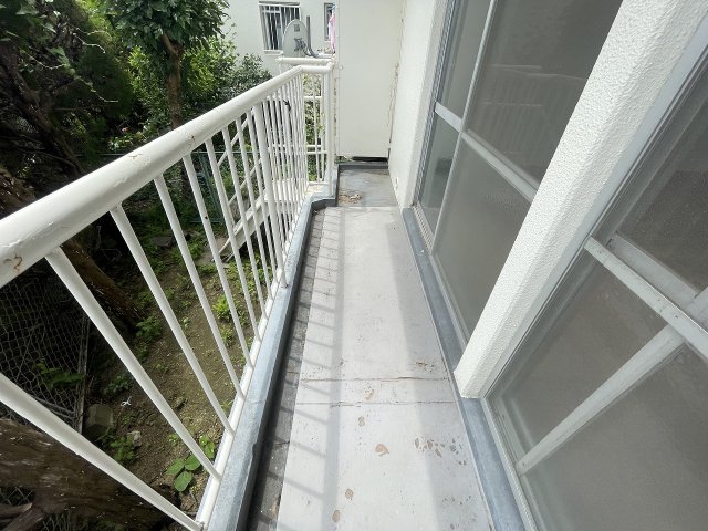 バルコニー　外からの目が気にならないバルコニーで洗濯物が干せます