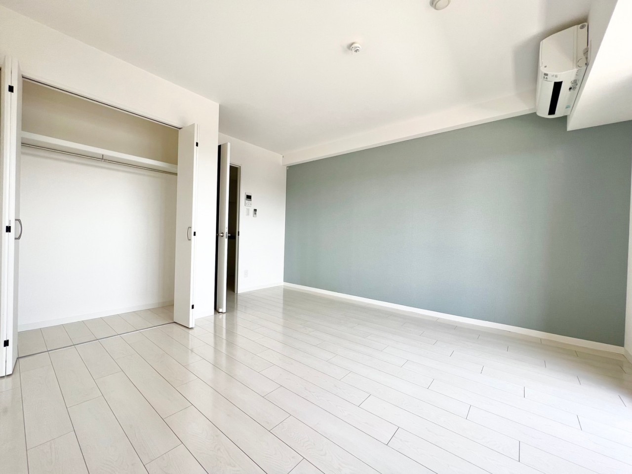 居室・リビング　明るい居室♪