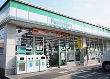 コンビニ　ファミリーマート 昭和安田通三丁目店（コンビニ）まで298m
