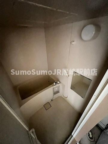 バス・シャワールーム　落ち着いた空間のお風呂です