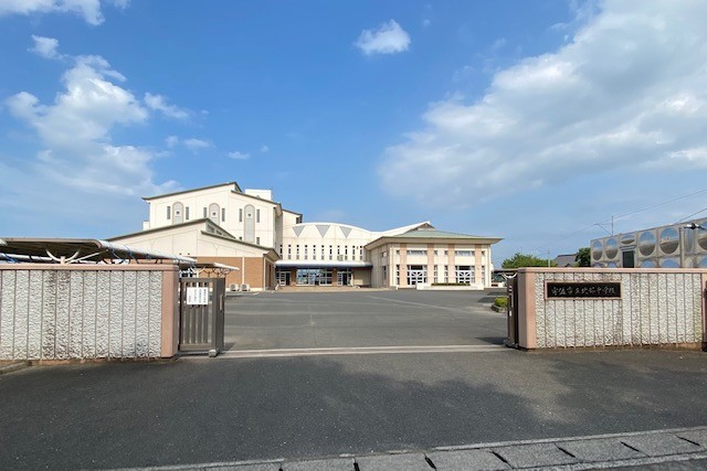 中学校　北部中学校（中学校）まで1900m