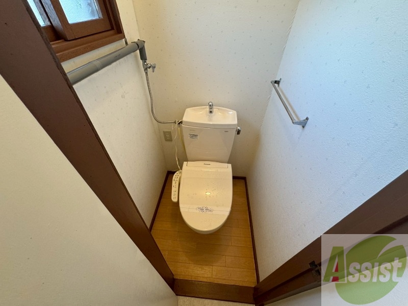 トイレ　こちらはトイレです。清潔感があり、安心して使用できます。