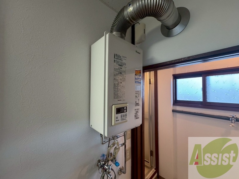 その他設備　ガス給湯器です。操作しやすいパネルになってます。