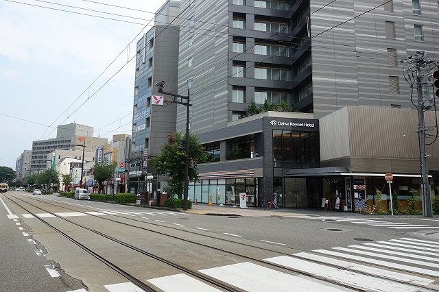 コンビニ　セブンイレブン（コンビニ）まで203m