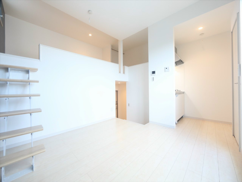 居室・リビング　洋室6.6帖　ロフト5.5帖（収納にも寝室にも使えます）