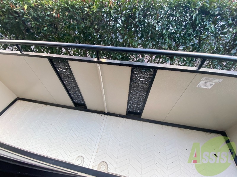 バルコニー　バルコニー付きなので晴れた日は洗濯物が干せそうです。