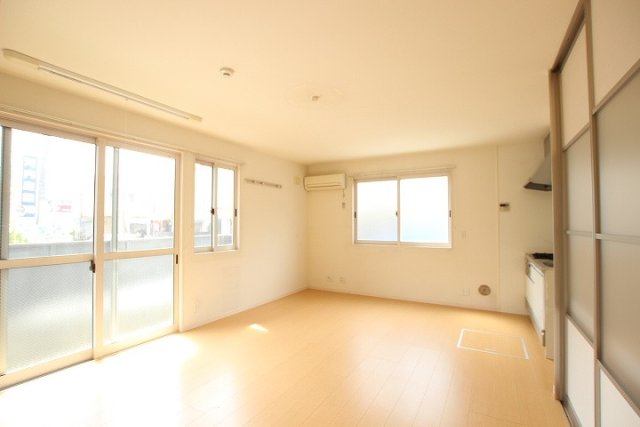 居室・リビング　同物件別号室の写真です。