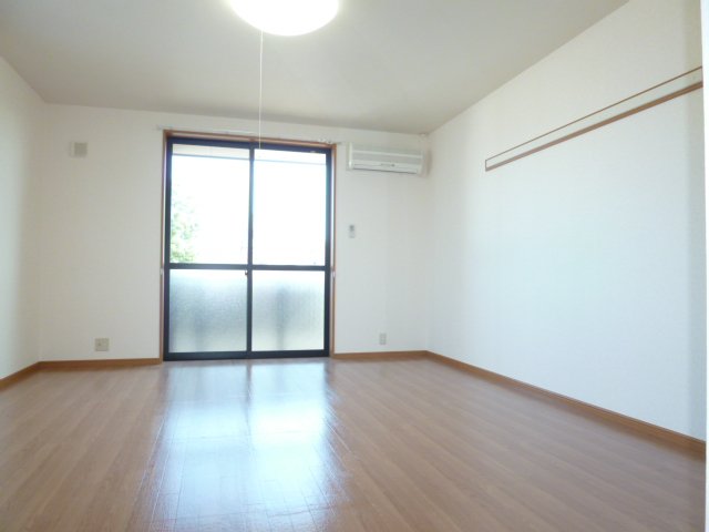 居室・リビング　こちらのリビングで趣味の時間をお楽しみください