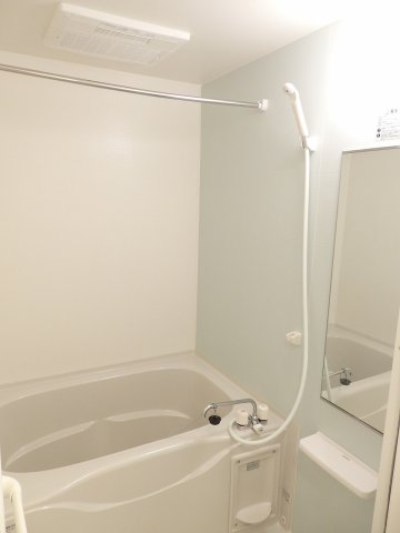 バス・シャワールーム　落ち着いた空間のお風呂です