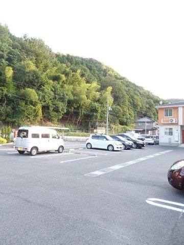 駐車場　駐車場に車を止められます