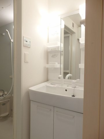 洗面設備　スペースが確保できる洗面所です